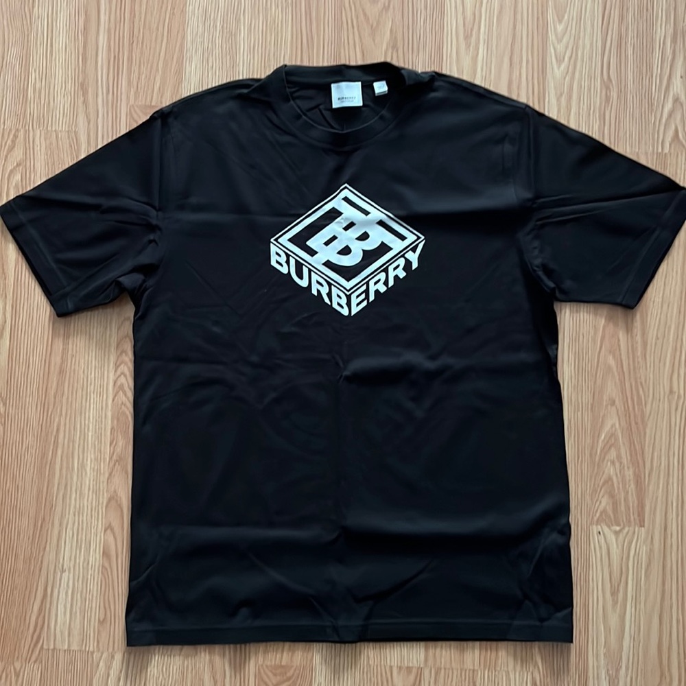Men’s 100% Authentic Black Burberry T Shirt Size Medium, Pristine Condition